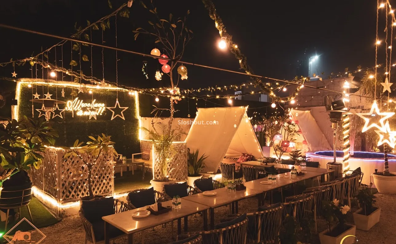 Moon Dust Café, Sector 60 Gurgaon